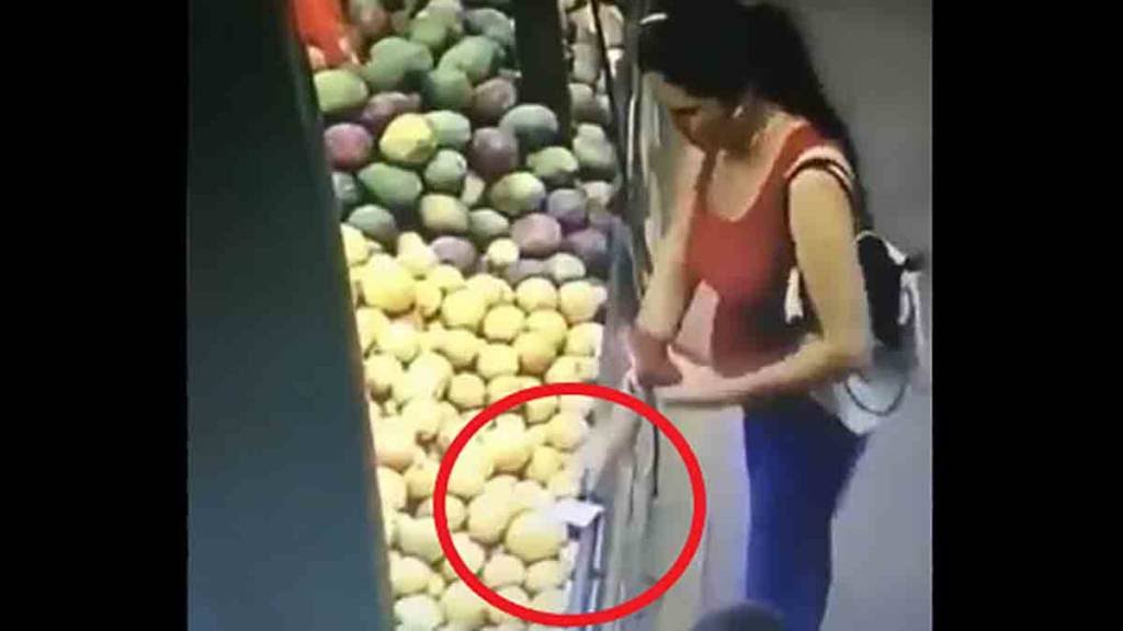 Captan-a-mujer-robando-billete-a-niño-en-puesto-del-mercado-1024x576