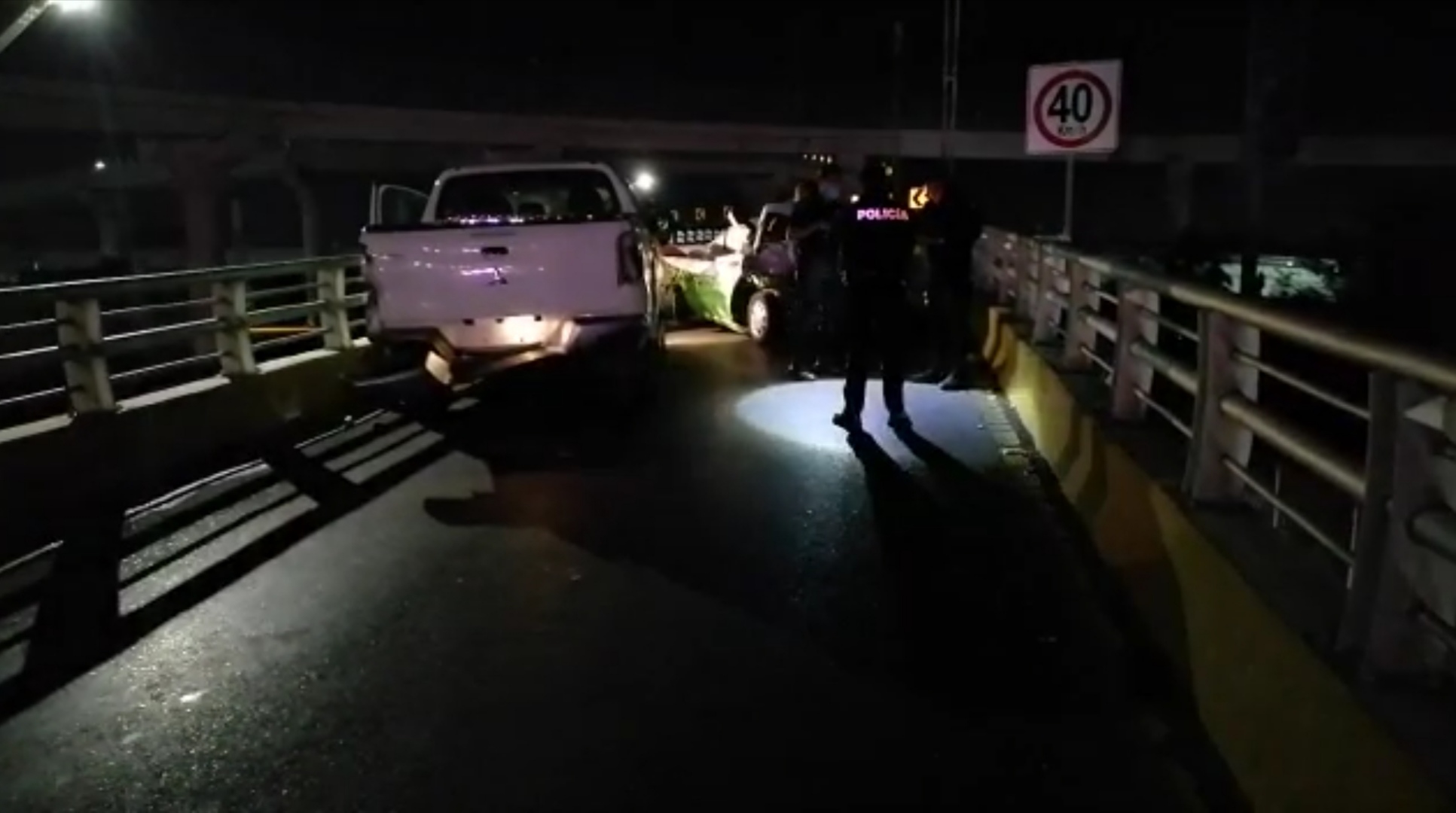Choque entre camioneta y taxi en puente de Pachuca deja 3 lesionados ...