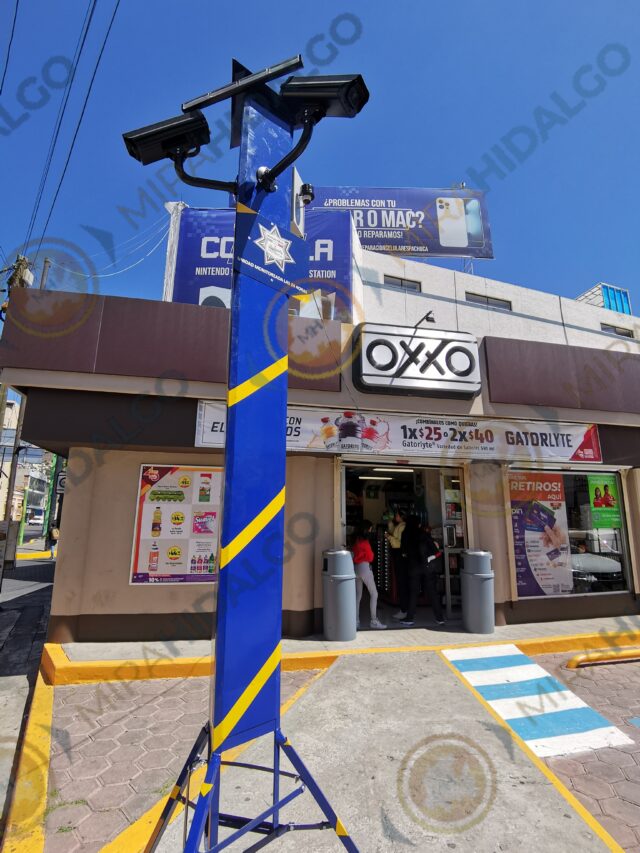 Instalan torres de videovigilancia en Oxxos de Pachuca