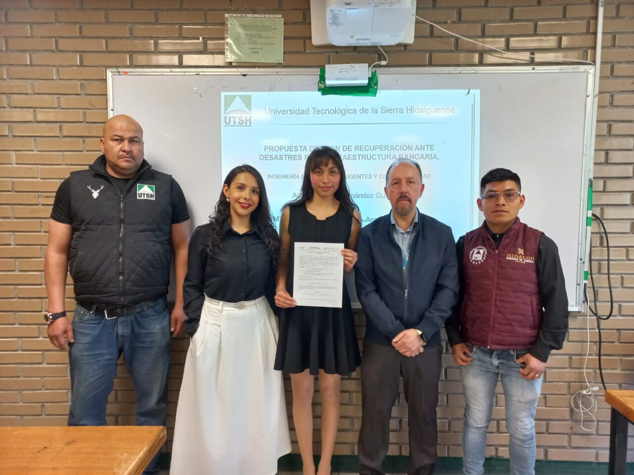 Presentan estudiantes de la UTSH proyectos de estadías