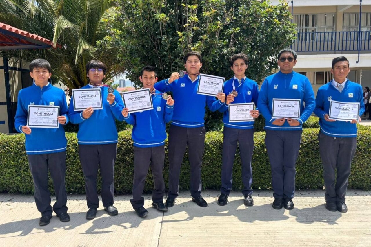 Estudiantes del CECyTEH van para Olimpiada Mexicana de Informática