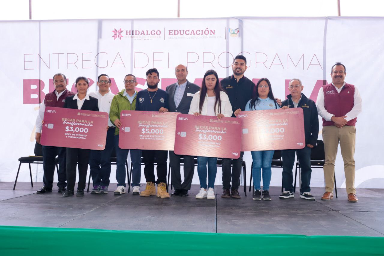 Natividad Castrejón fortalece la educación superior con entrega de becas en Mixquiahuala (3)