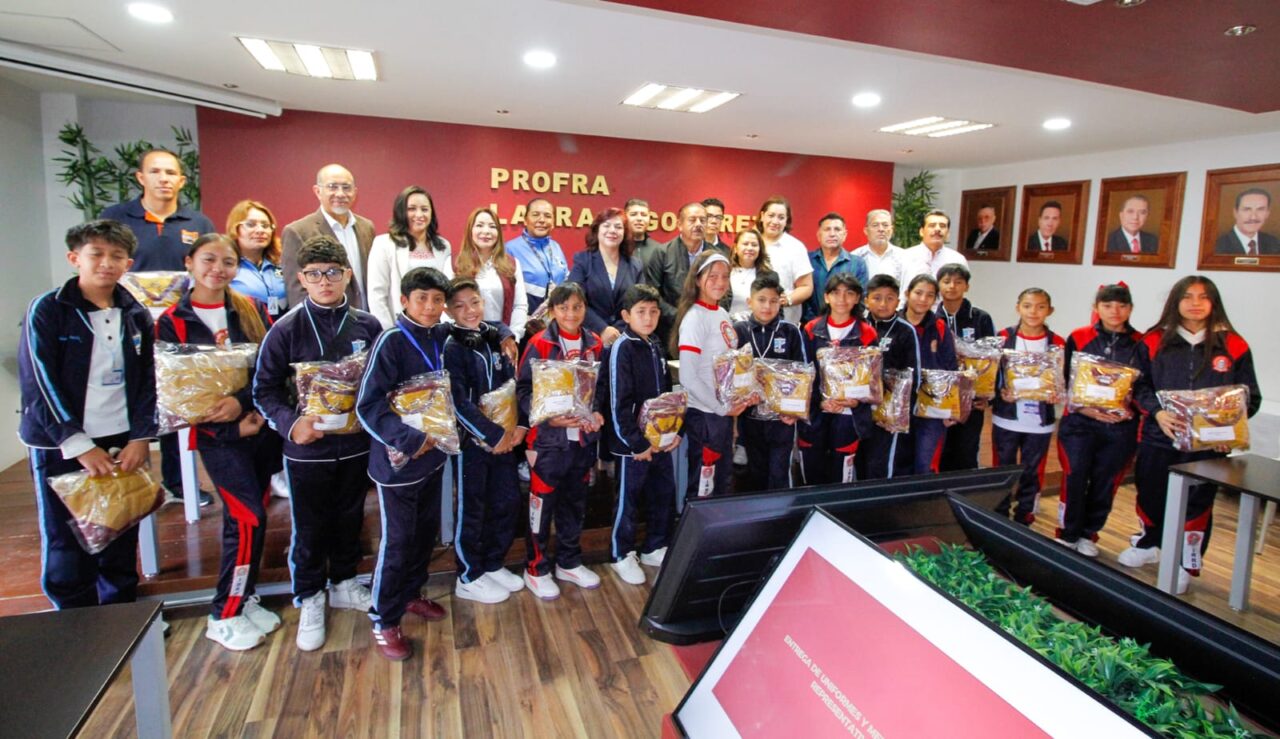 SEPH entrega uniformes a delegación hidalguense rumbo a Torneo Nacional de Fútbol