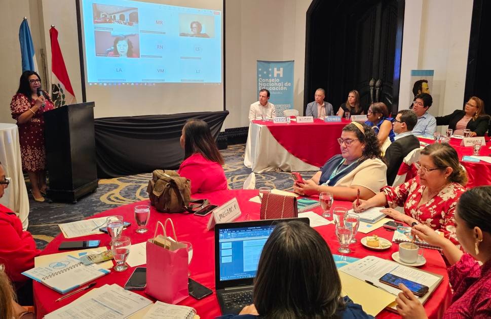 SEPH participa en conferencia internacional de Bienestar Docente (2)