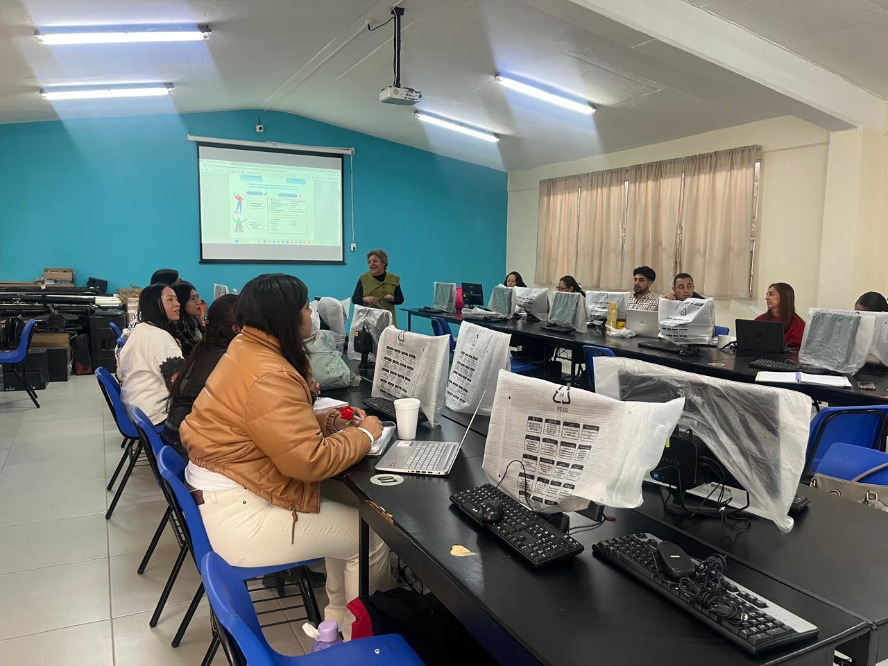 Docentes-de-Oregon-Estados-Unidos-concluyen-estancia-en-Hidalgo-3.jpeg