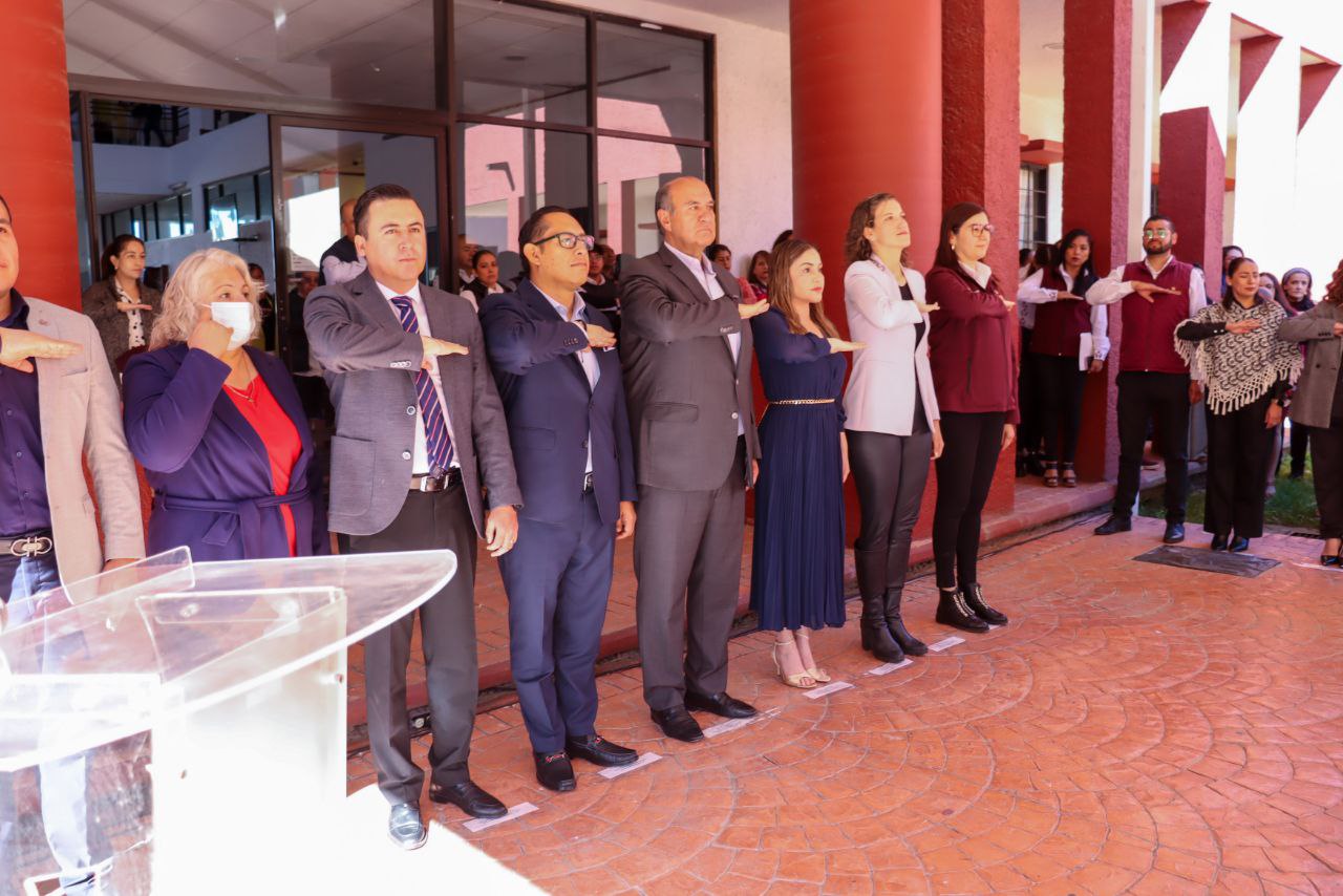 Encabeza-Natividad-Castrejon-ceremonia-civica-en-la-SEMSyS.jpg