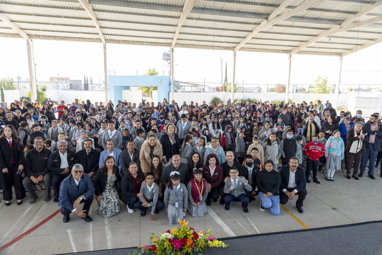 Más de 21 mil estudiantes recibieron lentes gratuitos