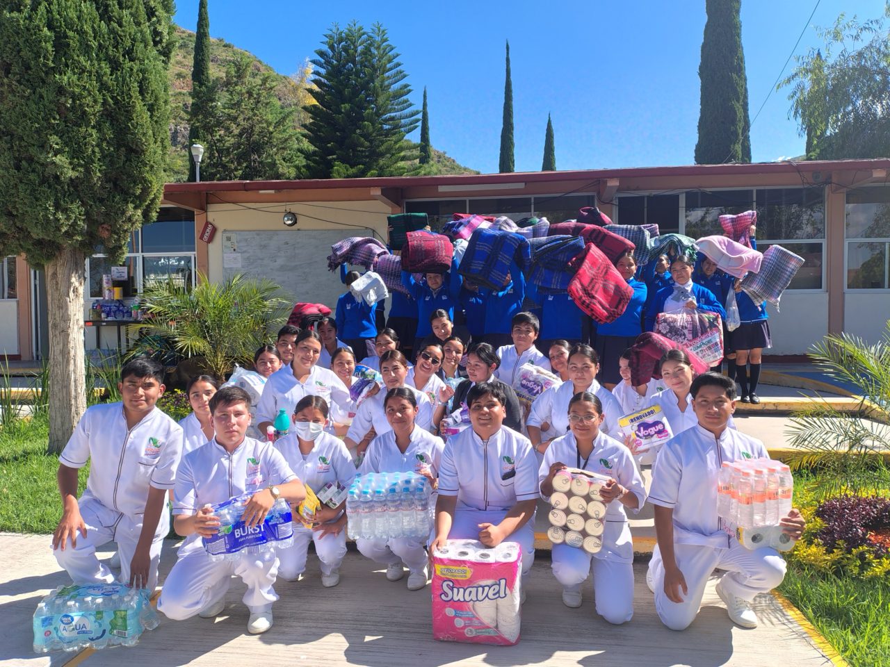 Comunidad educativa se moviliza en apoyo a afectados por lluvias