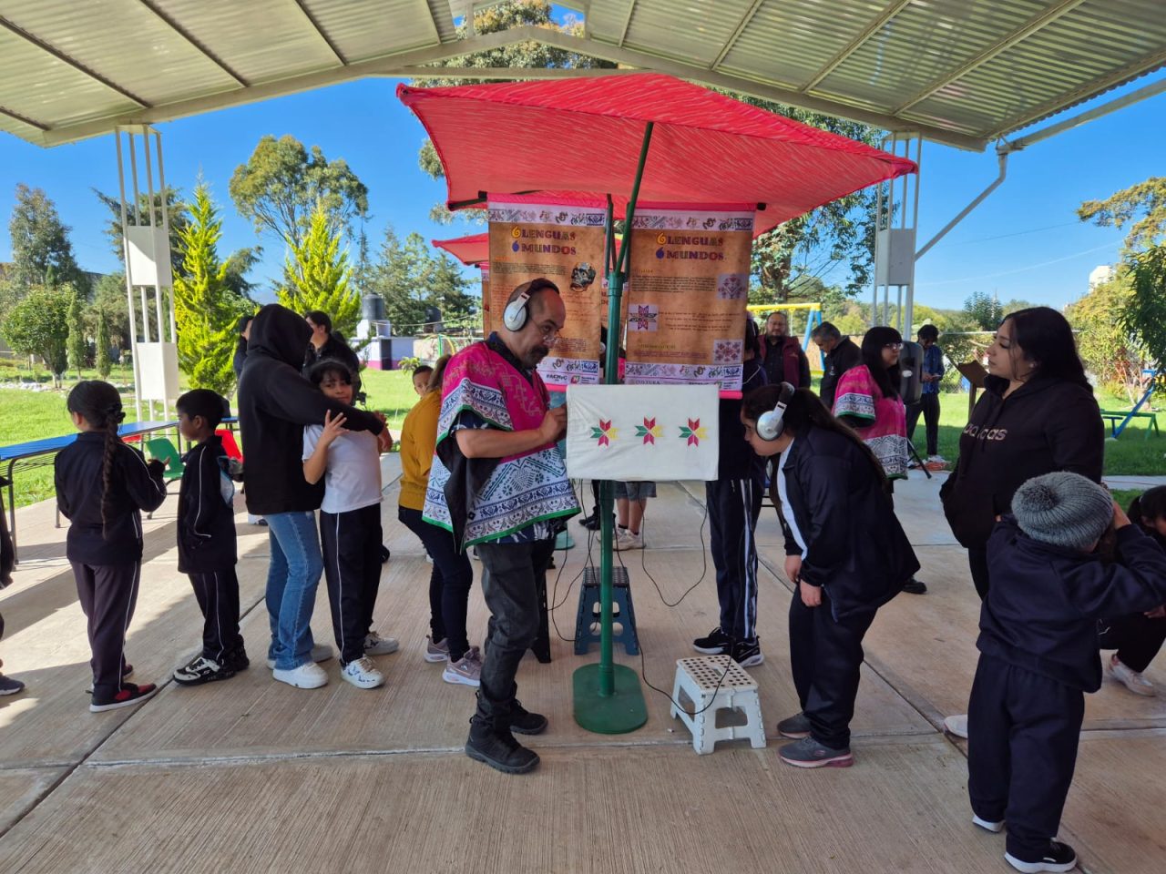 Llevan programa teatral “6 Lenguas 6 Mundos” en escuelas indígenas (2)