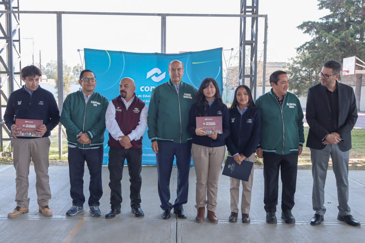 Natividad Castrejón entrega tabletas a estudiantes del Conalep Tulancingo (2)